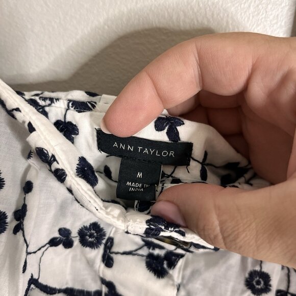 Ann Taylor Size Medium White Eyelet Navy Ruffle Dress Button Front - Picture 3 of 7